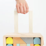 dou? #005 Carry me キャリーミードウ? つみき 積み木 コロコロ スーツケース ケースつき 赤ちゃん おもちゃ 木のおもちゃ おしゃれ 出産祝い お祝い ギフト 出産祝い 男の子 女の子 玩具 木製玩具 キッズ 知育 知育玩具 AH-MART