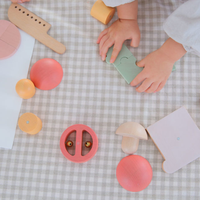 dou? #004 Little chef リトルシェフ おままごとセット 型はめ パズル ままごと ドウ? 赤ちゃん おもちゃ 木のおもちゃ おしゃれ 出産祝い お祝い ギフト 出産祝い 男の子 女の子 玩具 木製玩具 キッズ 知育 知育玩具 AH-MART