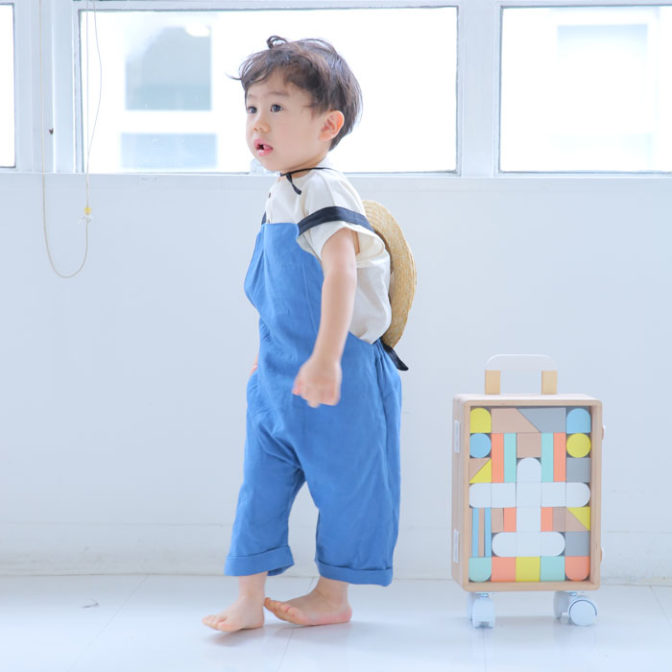 dou? #005 Carry me キャリーミードウ? つみき 積み木 コロコロ スーツケース ケースつき 赤ちゃん おもちゃ 木のおもちゃ おしゃれ 出産祝い お祝い ギフト 出産祝い 男の子 女の子 玩具 木製玩具 キッズ 知育 知育玩具 AH-MART