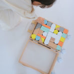 dou? #005 Carry me キャリーミードウ? つみき 積み木 コロコロ スーツケース ケースつき 赤ちゃん おもちゃ 木のおもちゃ おしゃれ 出産祝い お祝い ギフト 出産祝い 男の子 女の子 玩具 木製玩具 キッズ 知育 知育玩具 AH-MART