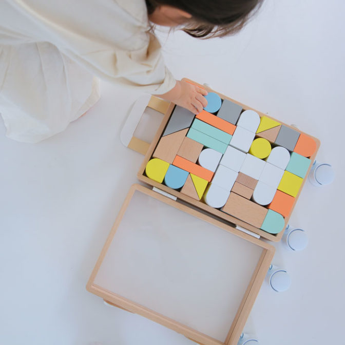 dou? #005 Carry me キャリーミードウ? つみき 積み木 コロコロ スーツケース ケースつき 赤ちゃん おもちゃ 木のおもちゃ おしゃれ 出産祝い お祝い ギフト 出産祝い 男の子 女の子 玩具 木製玩具 キッズ 知育 知育玩具 AH-MART