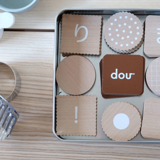 dou? #002 ひらがなBiscuit ドウ? ひらがな パズル おやつ 赤ちゃん おもちゃ 木のおもちゃ おしゃれ 出産祝い お祝い ギフト 出産祝い 男の子 女の子 こども 玩具 知育 知育玩具 インテリア 0歳 1歳 2歳 3歳 4歳 5歳 AH-MART