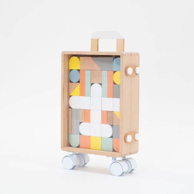 dou? #005 Carry me キャリーミードウ? つみき 積み木 コロコロ スーツケース ケースつき 赤ちゃん おもちゃ 木のおもちゃ おしゃれ 出産祝い お祝い ギフト 出産祝い 男の子 女の子 玩具 木製玩具 キッズ 知育 知育玩具 AH-MART